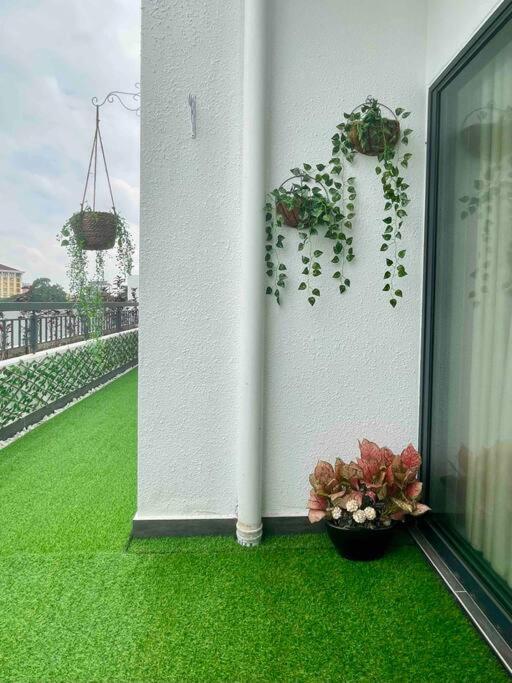 The Horizon @ - Cozy With Balcony Patio Apartment