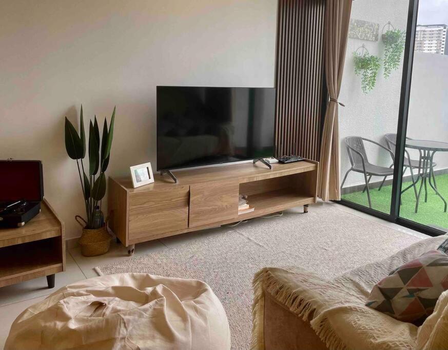 The Horizon @ - Cozy With Balcony Patio Apartment Ipoh