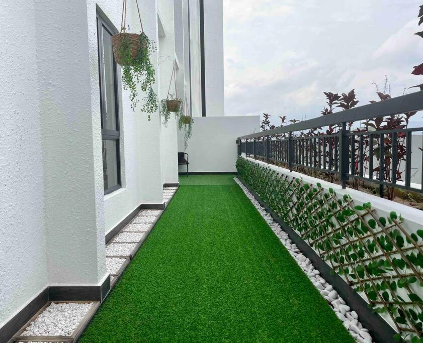 The Horizon @ - Cozy With Balcony Patio *
