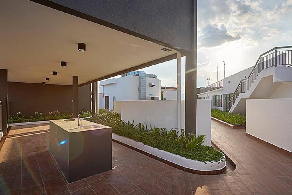 The Horizon @ - Cozy With Balcony Patio