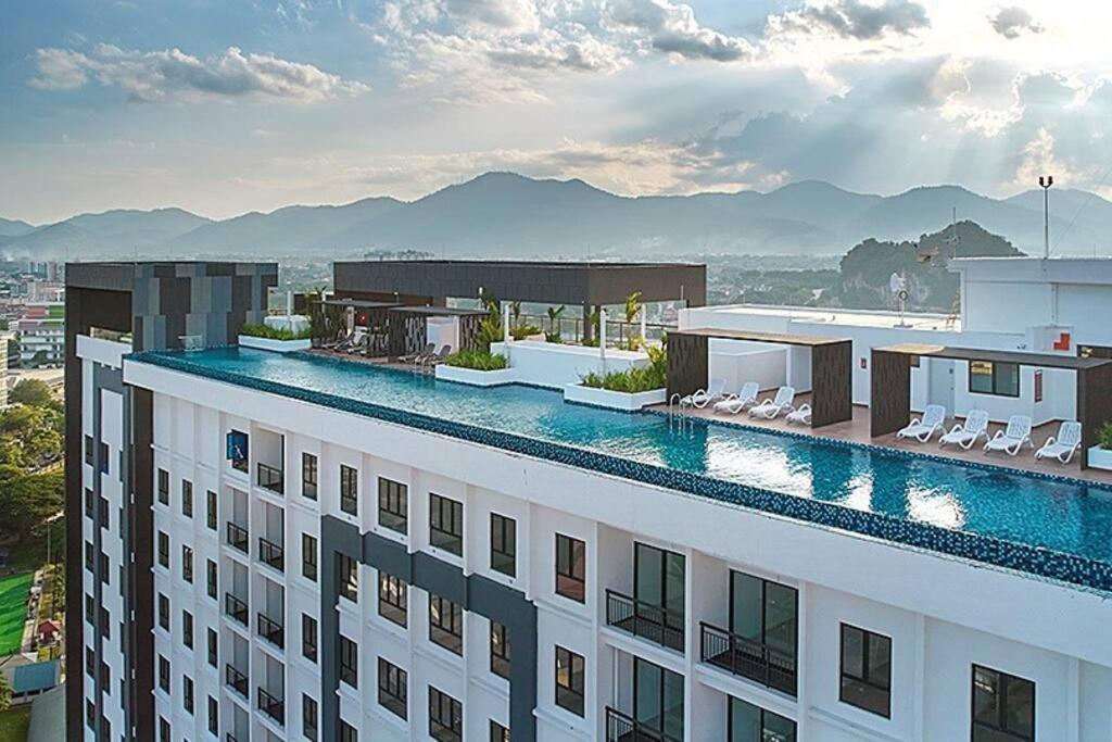 The Horizon @ - Cozy With Balcony Patio *