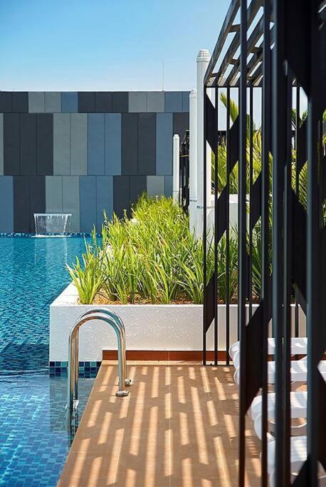 The Horizon @ - Cozy With Balcony Patio Apartment *