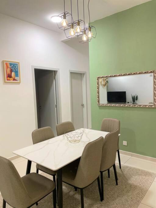 The Horizon @ - Cozy With Balcony Patio Apartment Ipoh